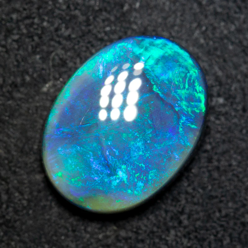 3.98 ct double-sided black opal 12.8x9.7x4.4mm - Image 2