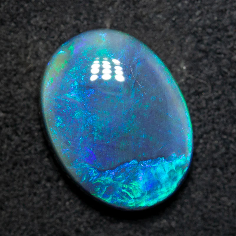 3.98 ct double-sided black opal 12.8x9.7x4.4mm - Image 4