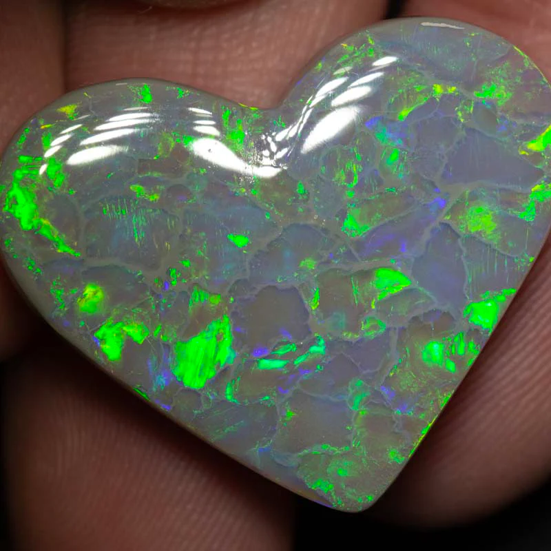31.58 ct dark opal heart 31x24.3x7.6mm - Image 3