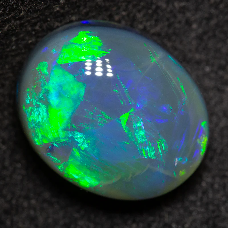 4.09 ct black opal 11.4x9.3x6mm - Image 3