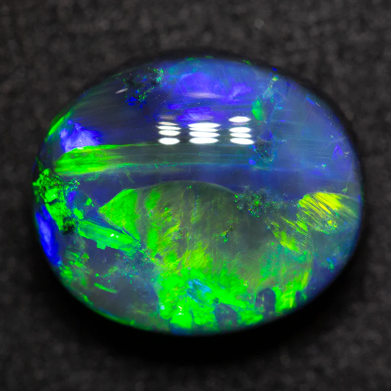 4.42 ct black opal 11.2x9.5x6.4mm - Image 2