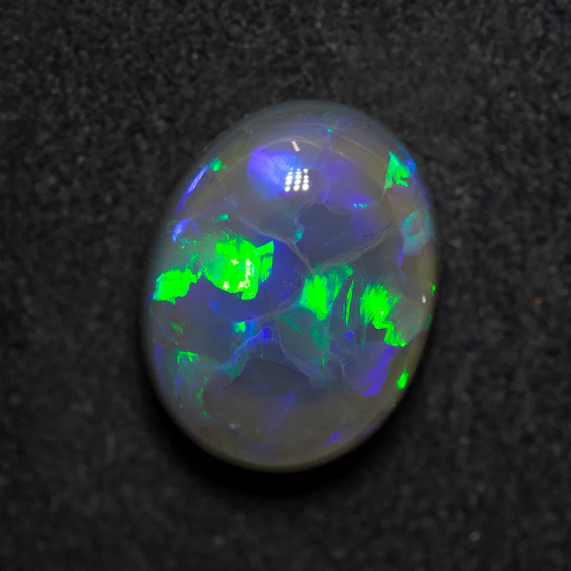 4.56 ct black opal 12.2x9.4x6.4mm - Image 2