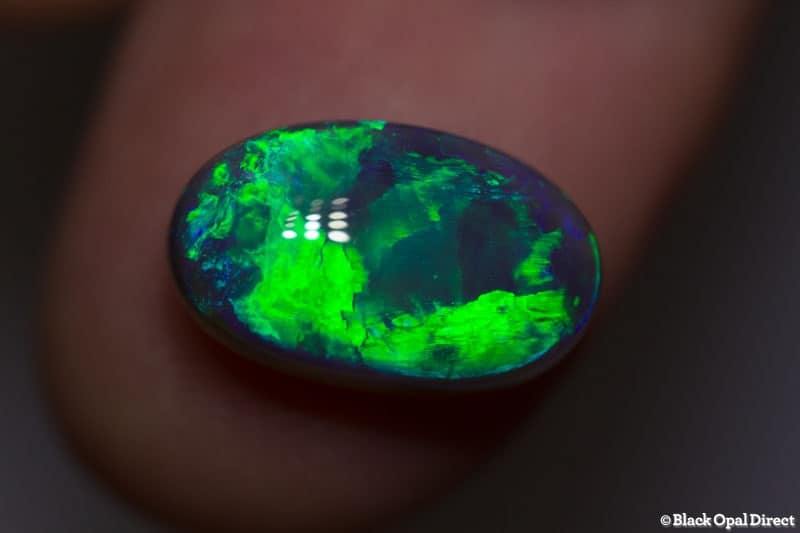 4.60 ct black opal 8.2x7.3x5mm - Image 3