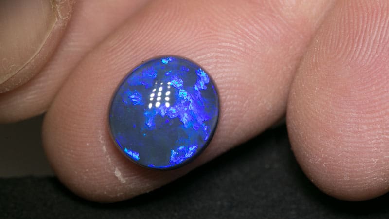4.73 ct black opal 12x11x5mm - Image 2