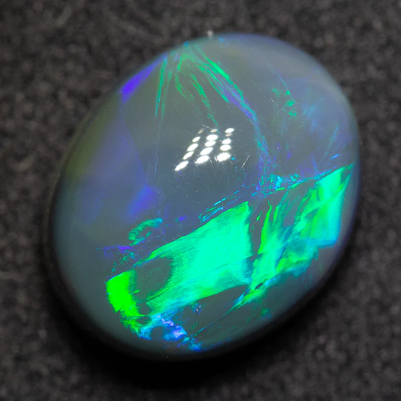 4.76 ct black opal 11.6x9.5x7mm - Image 2