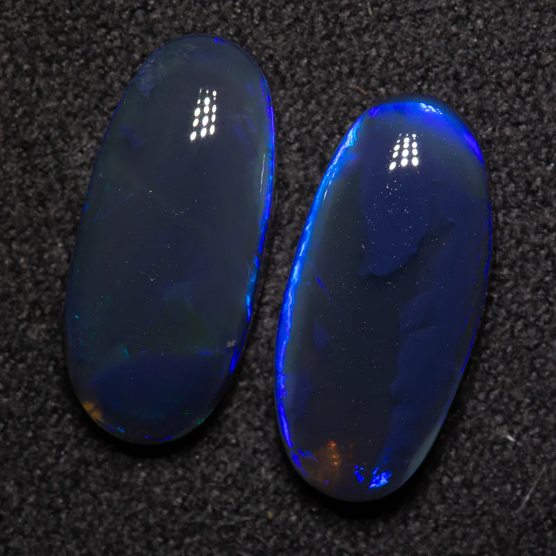 4.98 ct black opal pair 13.5x6.3x4.1mm - Image 2