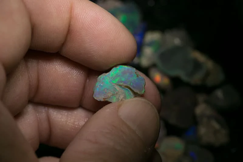 400 ct rough and rubbed opal parcel - Image 11