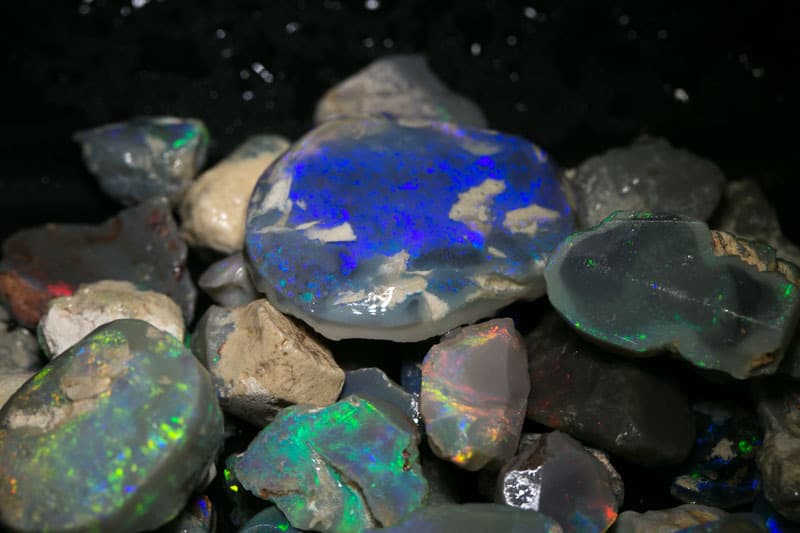 400 ct rough and rubbed opal parcel - Image 4