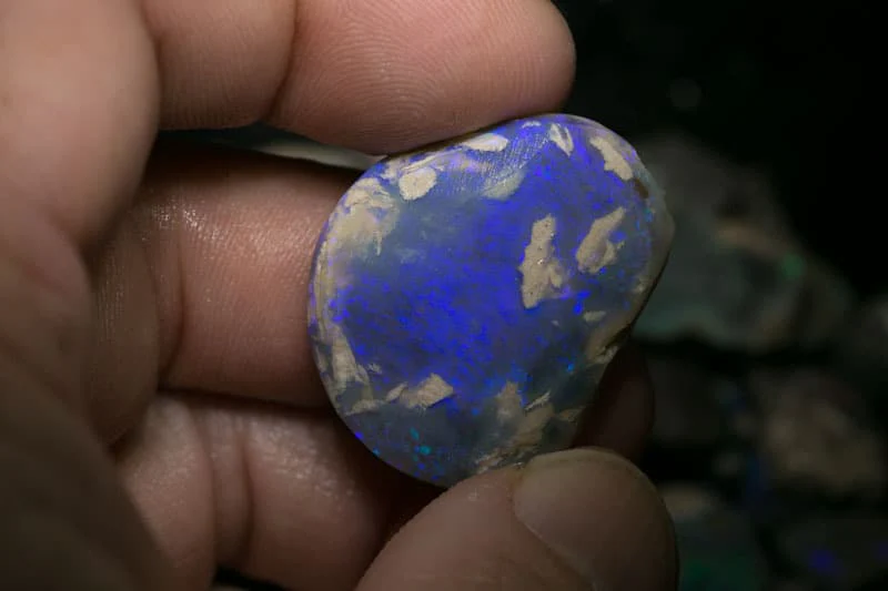 400 ct rough and rubbed opal parcel - Image 6