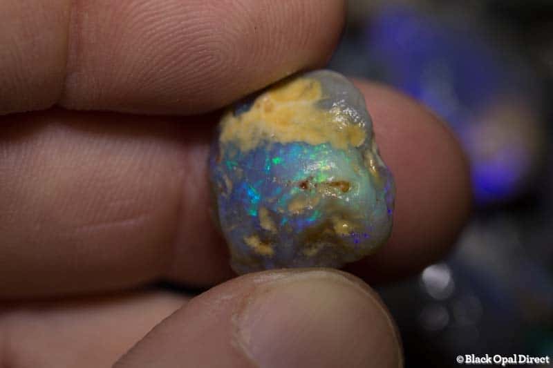 484 ct beginners to intermediate rough opal parcel with many cutters - Image 3