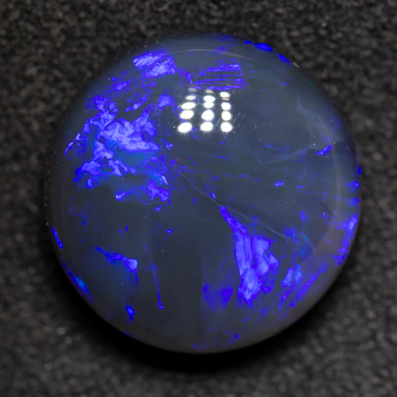 5.66 ct black opal 12.2x12x6.3mm - Image 2