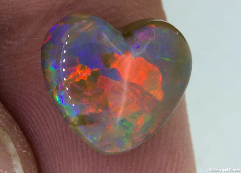 5.72 ct heart shaped semi black opal 13x12x5mm - Image 3