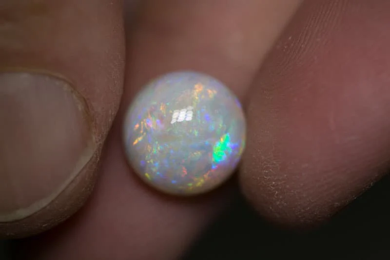 5.96 ct white opal 11.5x11.5x7mm - Image 2