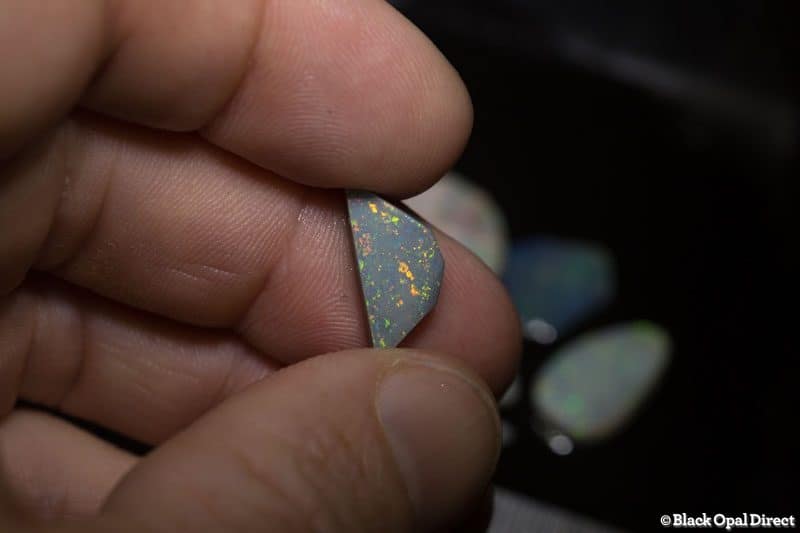 52 ct rough and rubbed opal parcel for intermediate opal cutters - Image 3