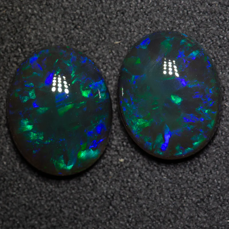 6.27 ct black opal pair 11.7x9.5x4.4mm - Image 2
