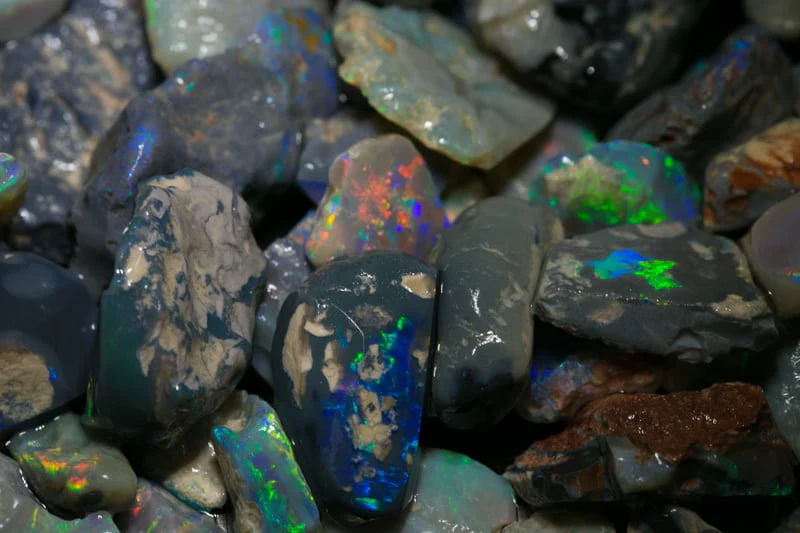 663 carat rough opal parcel many cutters - Image 2