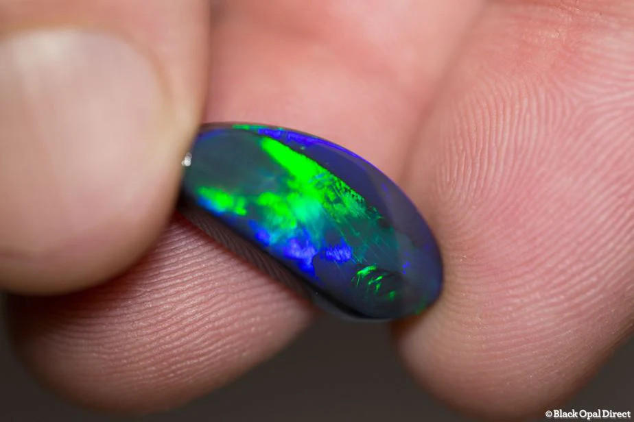 7.49 ct baroque black opal 21x9x6mm - Image 2