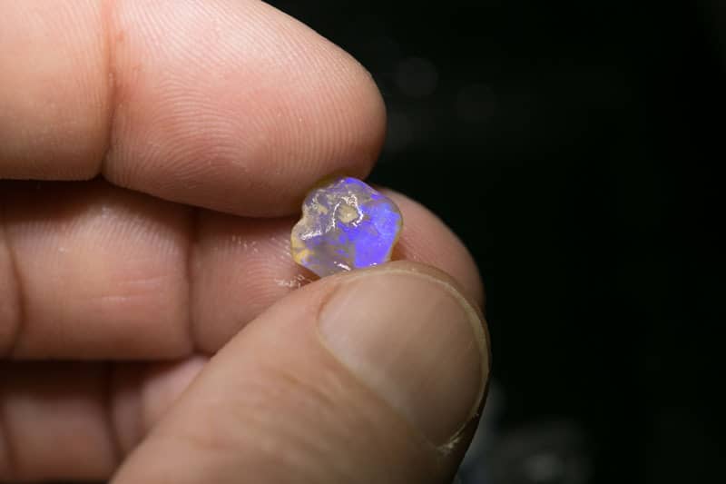 77 ct rough opal parcel for intermediate cutters - Image 4