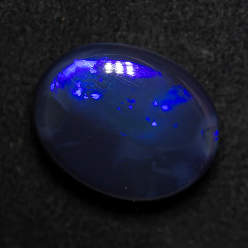 8.00 ct black opal 15.5x12.3x6.7mm - Image 3