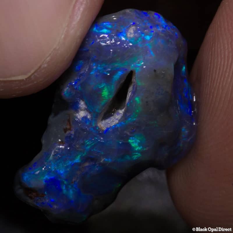 8.68 ct rough opal piece with hole 21mm across - Image 2