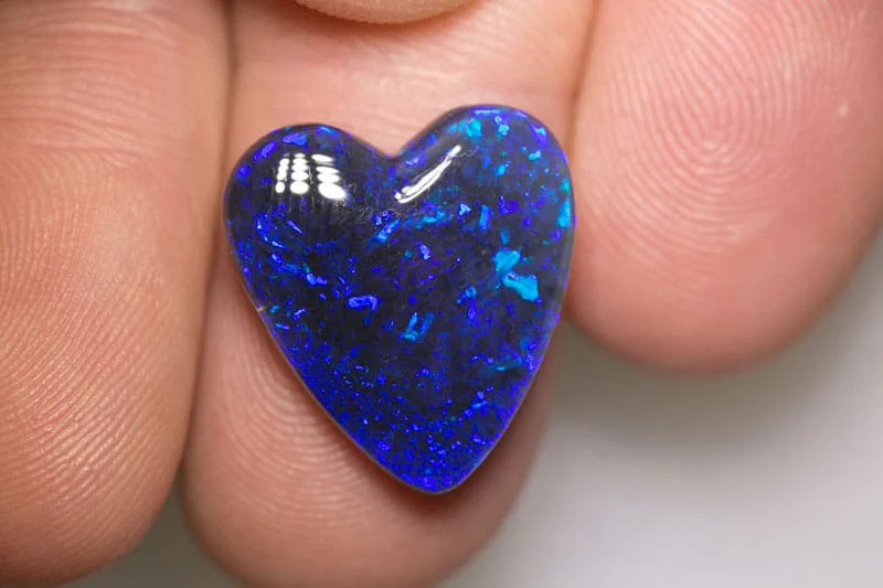 9.52 ct black opal heart 19x17.5x4mm - Image 2
