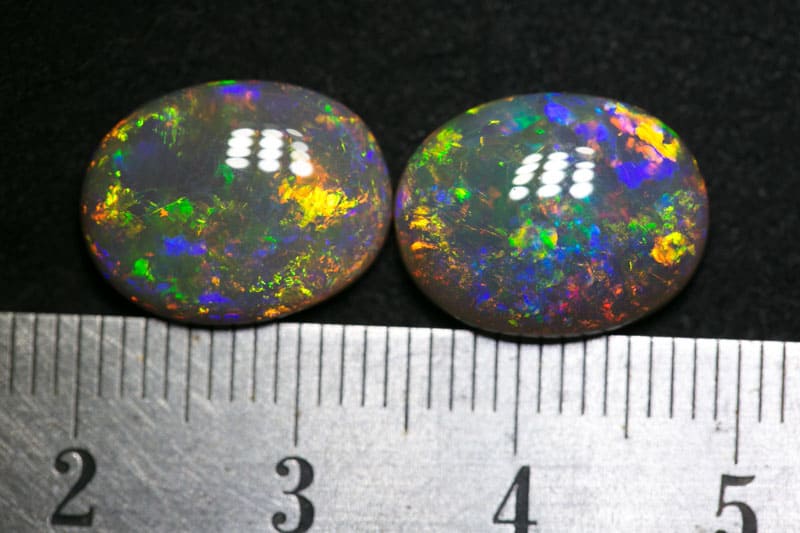 9.68 ct dark opal pair 14x11x4.5-5mm - Image 2