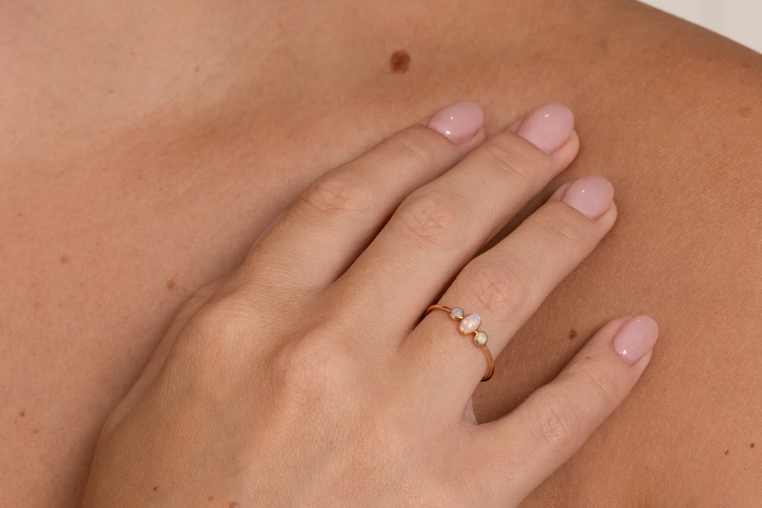 Aurora — 18kt Rose Gold 0.30 ct Crystal Opal Ring - Image 2