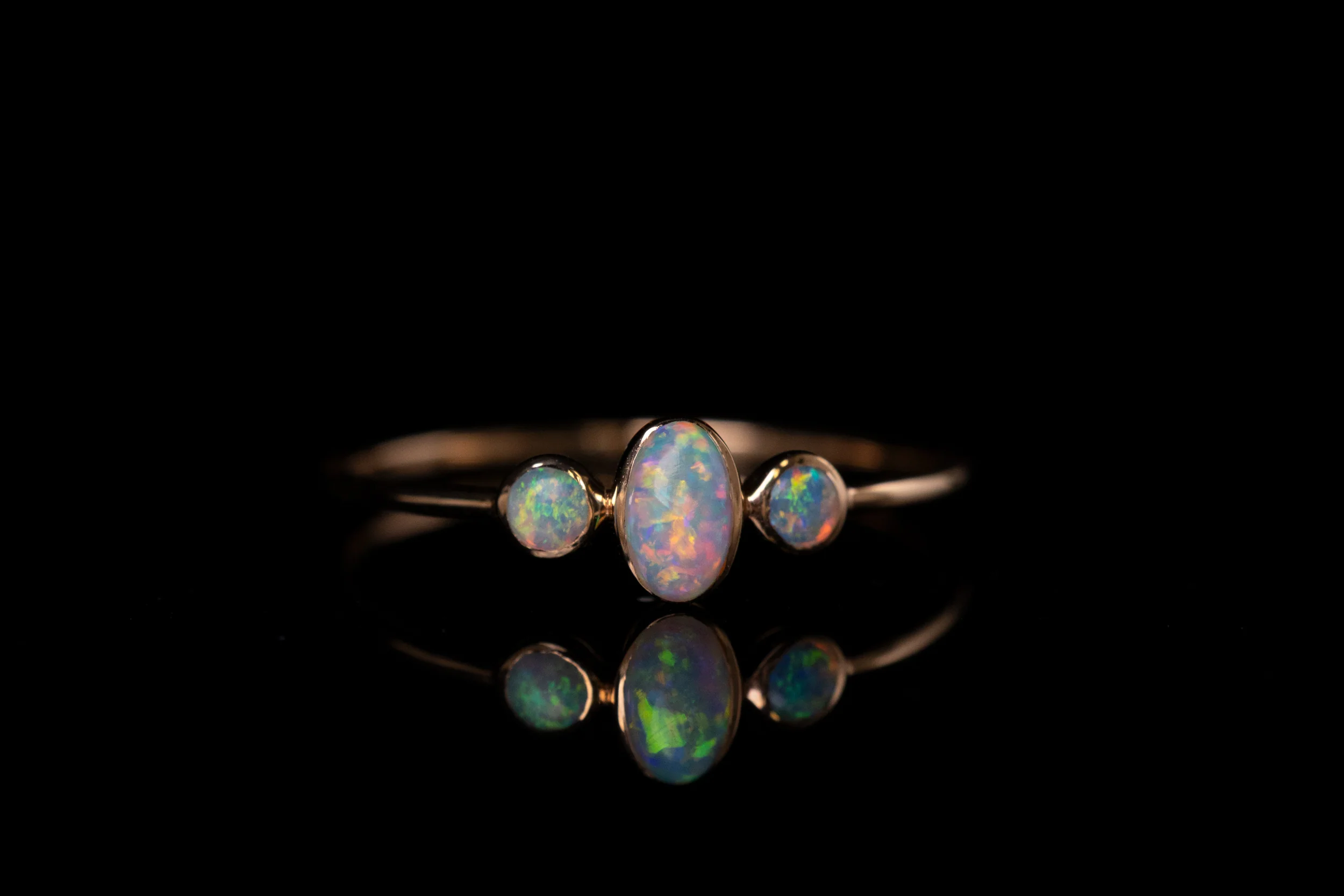 Aurora — 18kt Rose Gold 0.30 ct Crystal Opal Ring - Image 3
