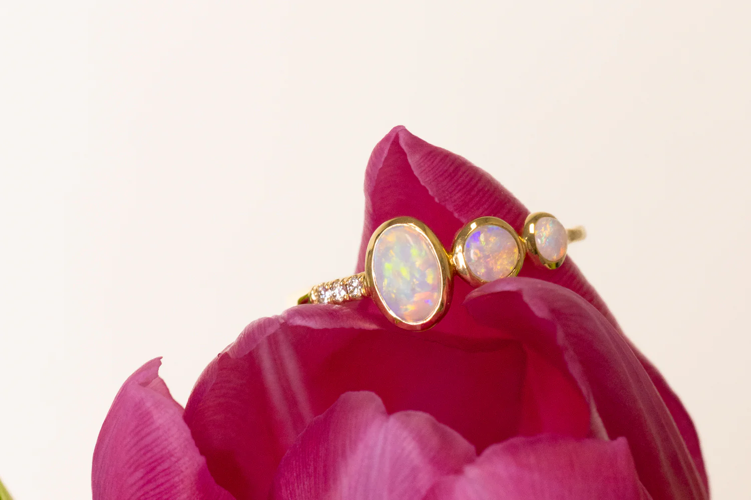Cleo — 18kt Yellow Gold 0.50 ct Crystal Opal Diamond Ring - Image 3