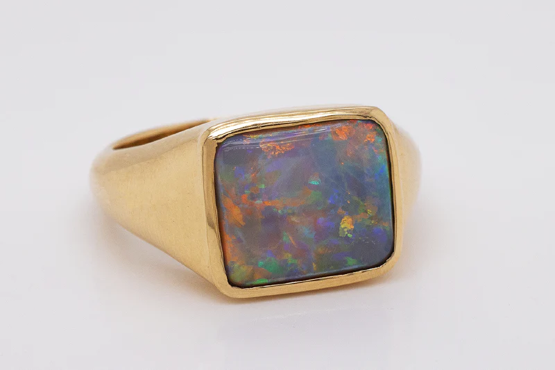 Duke Ring Yellow Gold with 3.57ct White Opal - Image 2