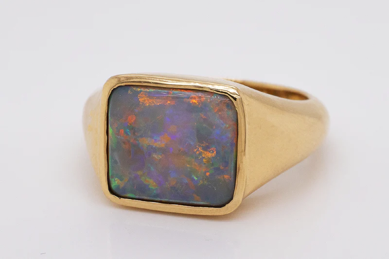 Duke Ring Yellow Gold with 3.57ct White Opal - Image 3