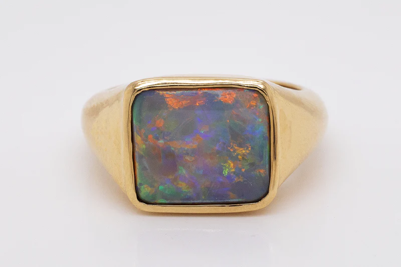 Duke Ring Yellow Gold with 3.57ct White Opal - Image 4