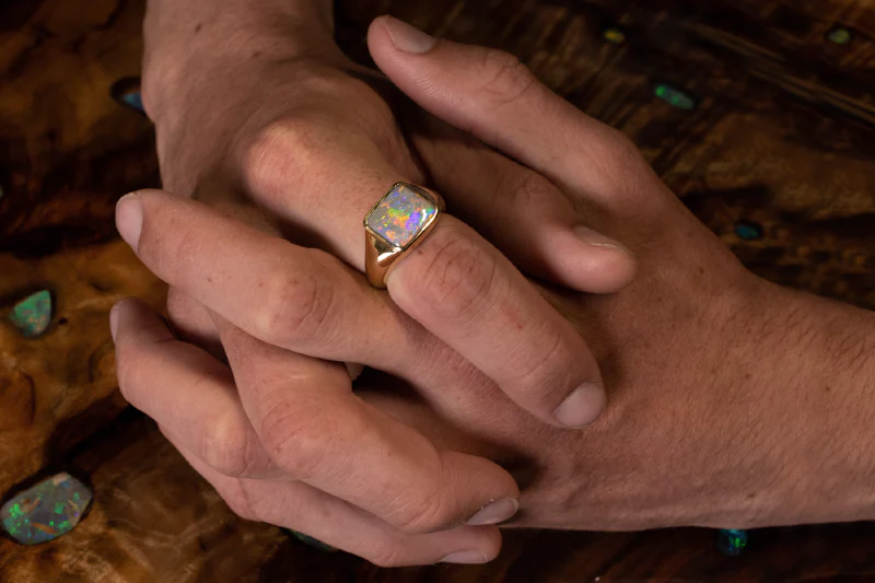Duke Ring Yellow Gold with 3.57ct White Opal - Image 5