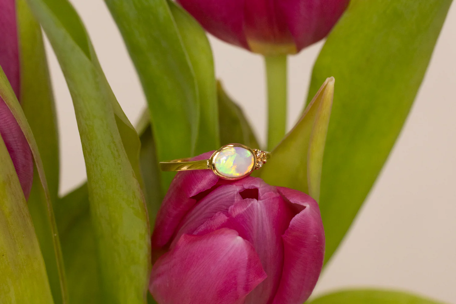 Elara — 18kt Yellow Gold 0.60 ct Crystal Opal Diamond Ring - Image 3