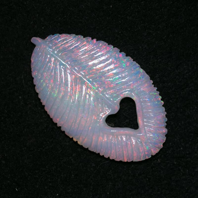 Feather and Heart Carving 2.81ct - Image 3