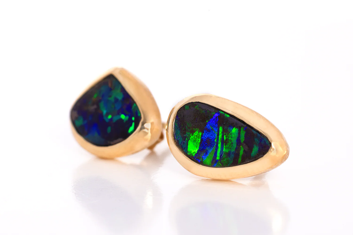 Gabriel Earrings 18kt Gold with 2.46ct Boulder Opals - Image 2