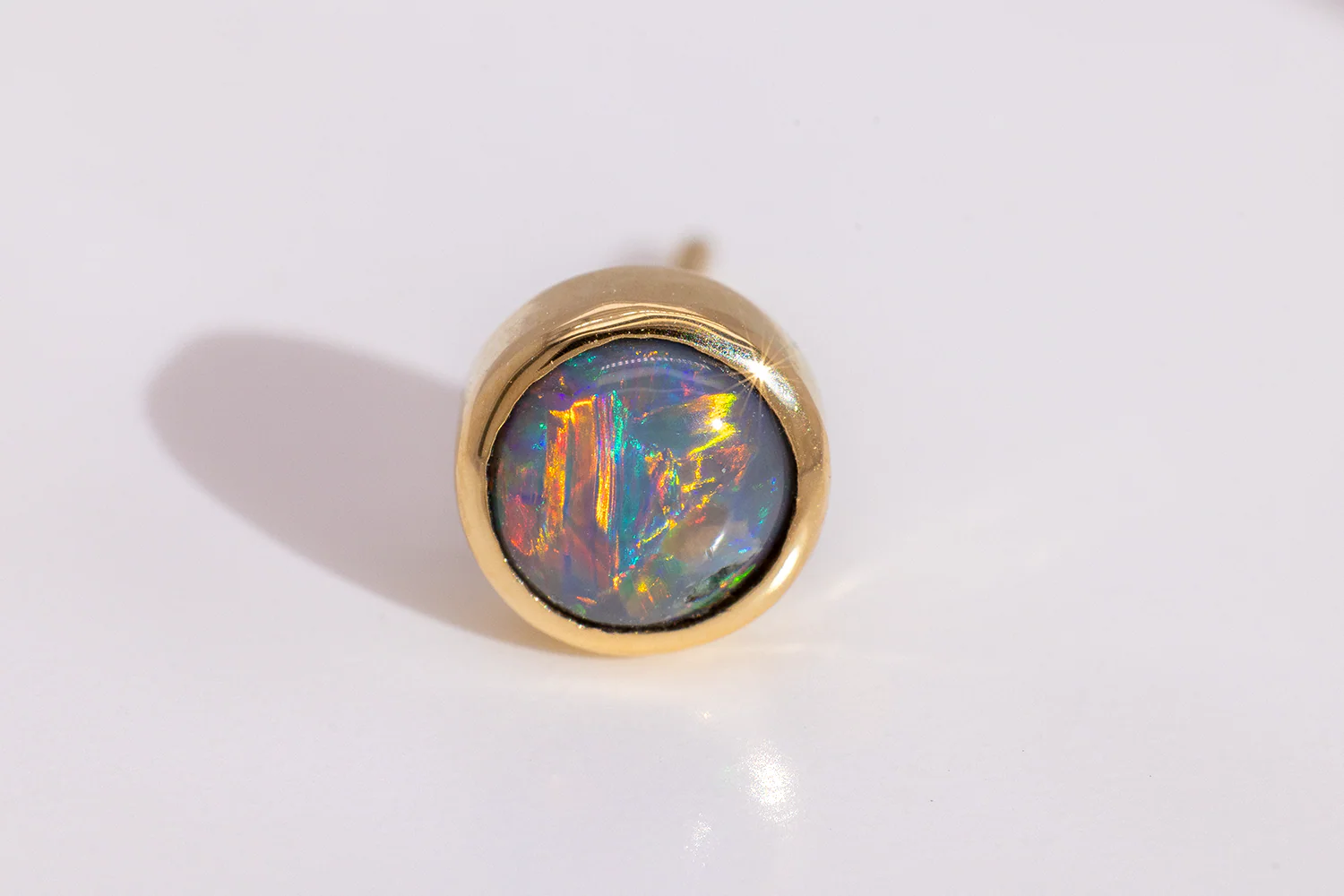 Gabriel Single Stud Earring 18kt Gold 0.56ct Crystal Opal - Image 2