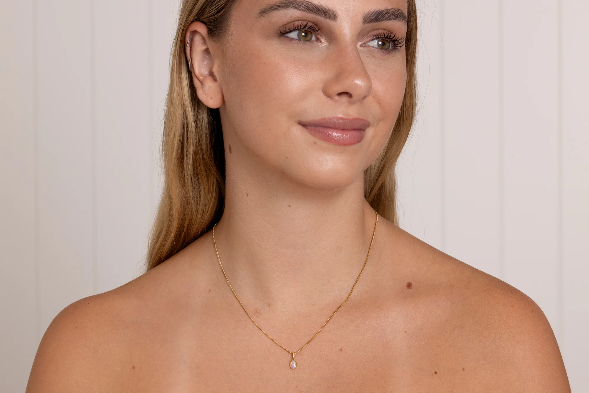 Neve — 18kt Yellow Gold 0.40 ct Crystal Opal Diamond Pendant - Image 4