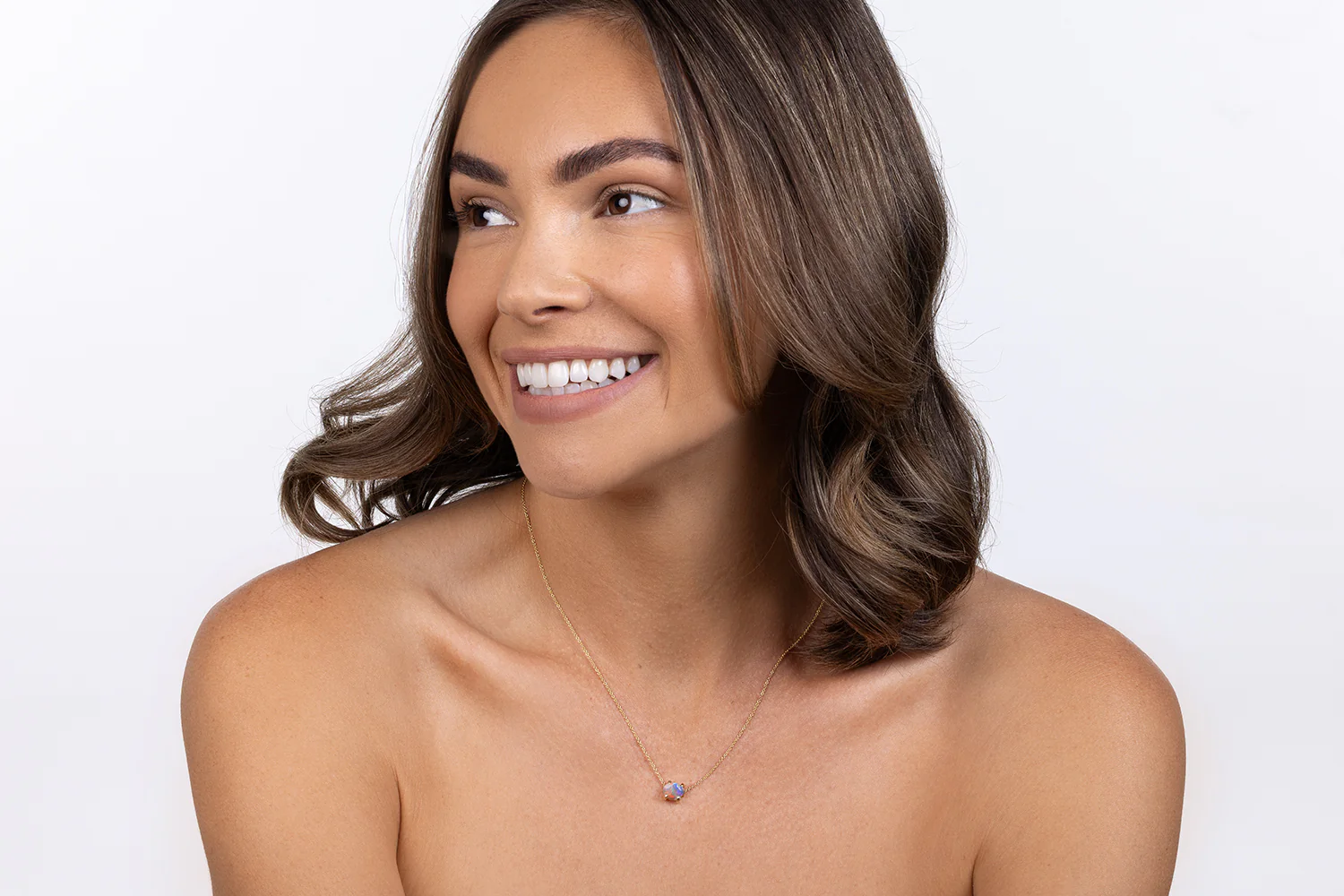 Ruthie — 18kt Yellow Gold 1.26 ct White Opal Necklace - Image 4