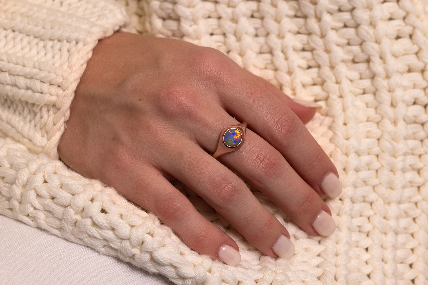 Stephanie Ring Rose Gold with 1.28 ct Dark Opal - Image 4