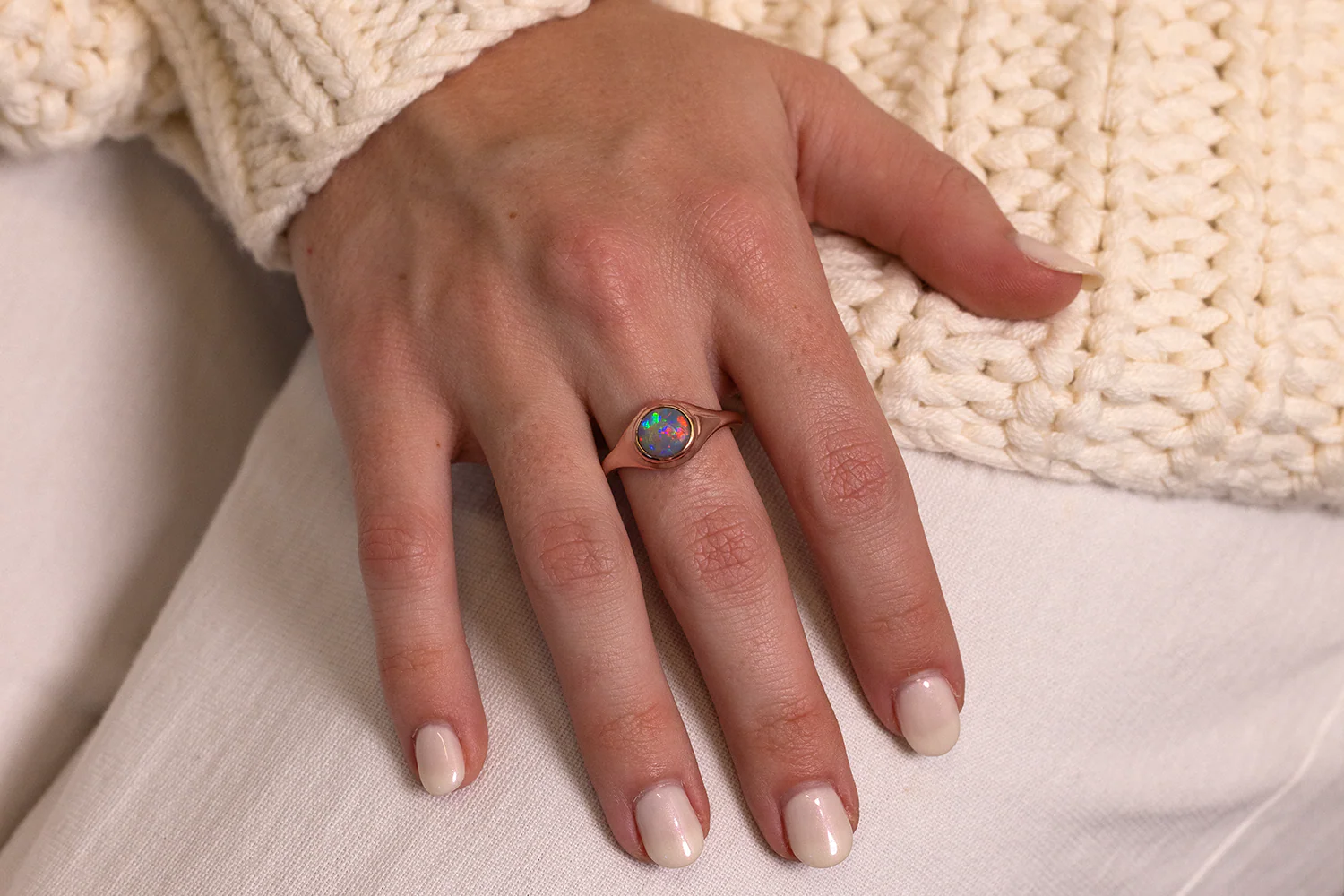 Stephanie Ring Rose Gold with 1.28 ct Dark Opal - Image 5