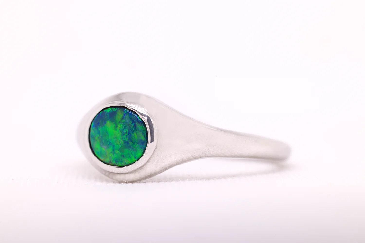 Stephanie Ring White Gold with 0.76 ct Black Opal - Image 3
