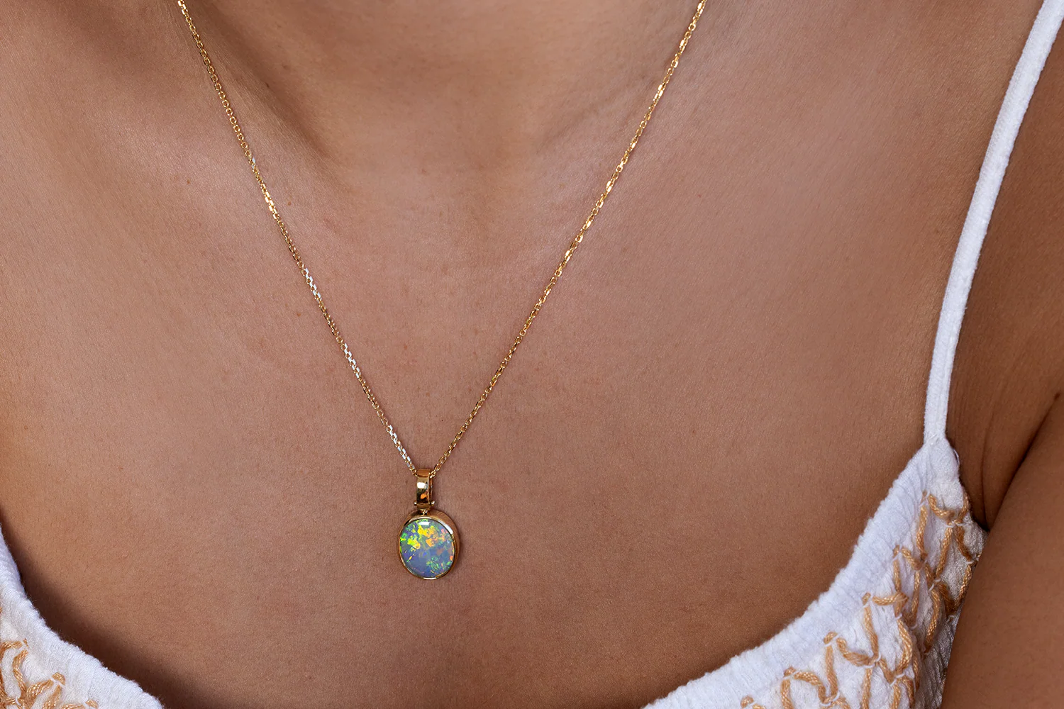 Tatiana Pendant Yellow Gold with 2.41ct Crystal Opal - Image 4