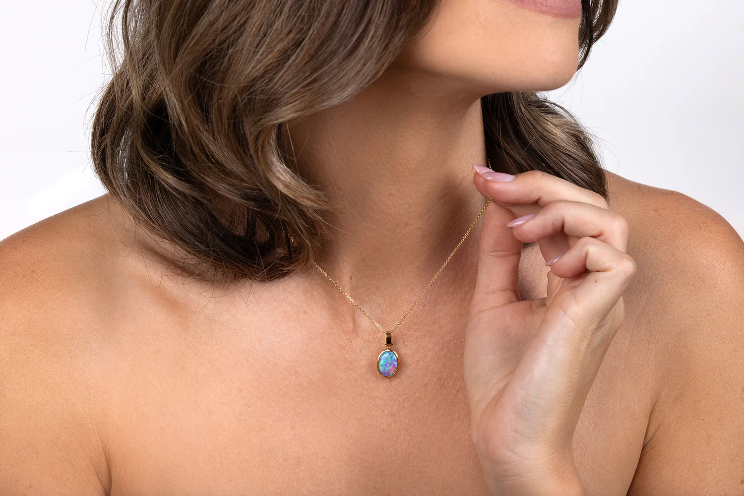 Tatiana — 18kt Yellow Gold 2.58 ct Crystal Opal Pendant - Image 4