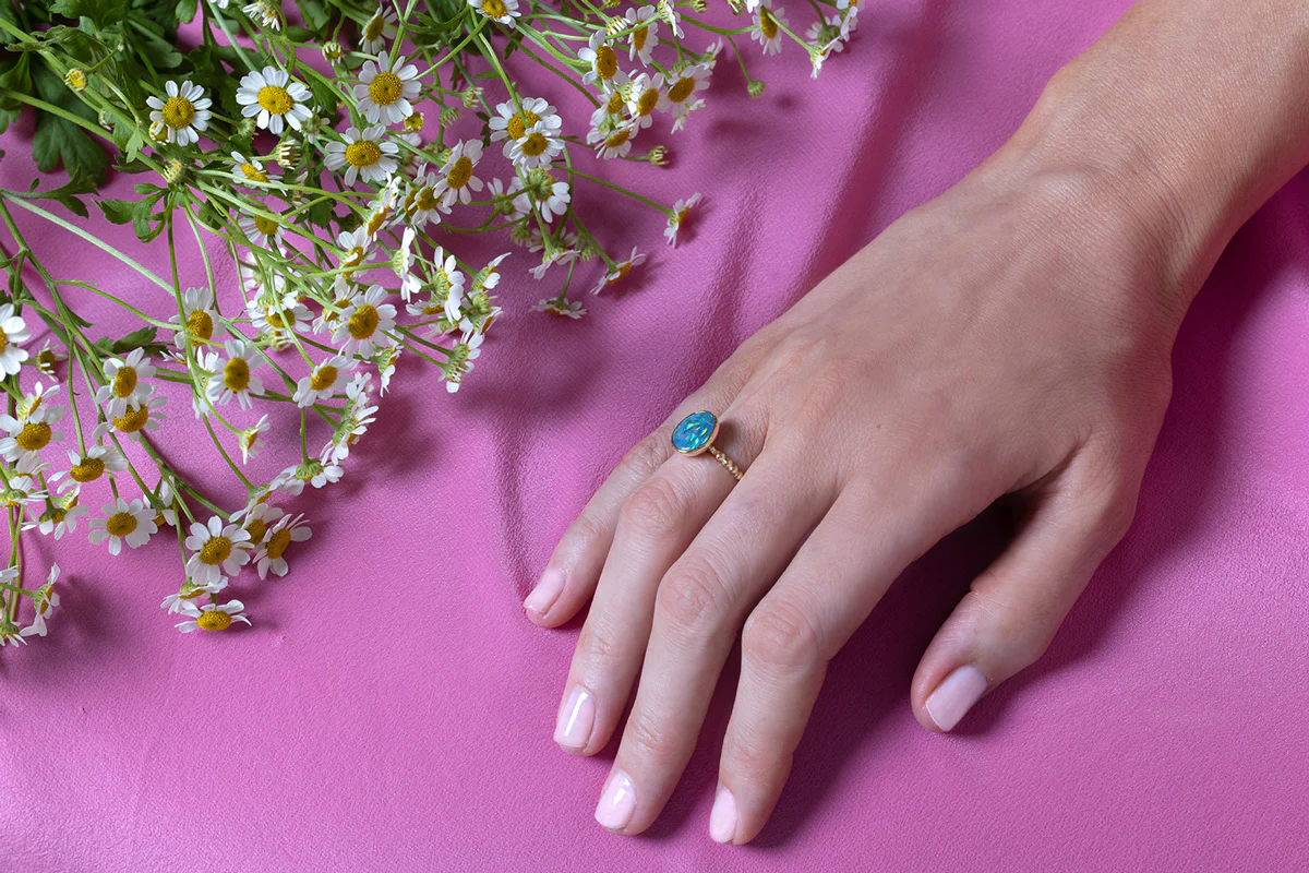 Tatiana — 18kt Yellow Gold 2.47 ct Dark Opal Ring - Image 4