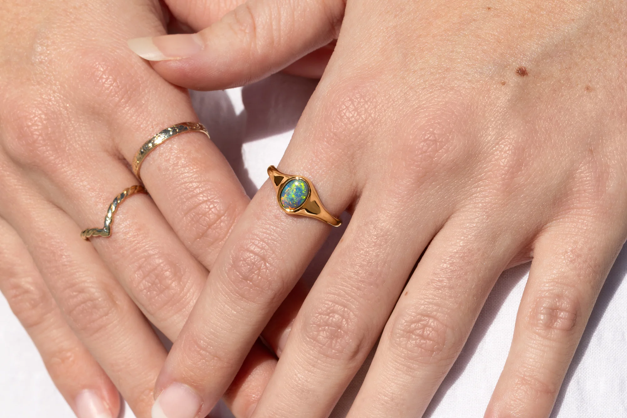 Valentina Petite — 18kt Yellow Gold 0.79 ct Dark Opal Ring - Image 2