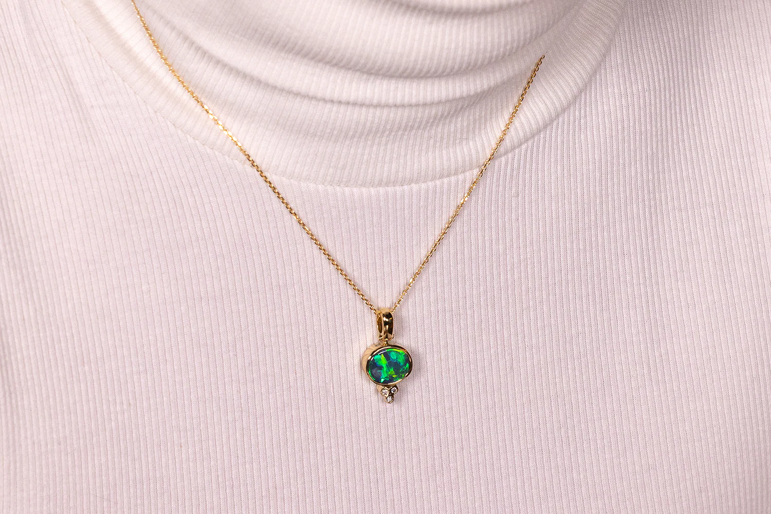 Victoria Necklace 18kt Gold with 2.38 ct Black Opal - Image 4