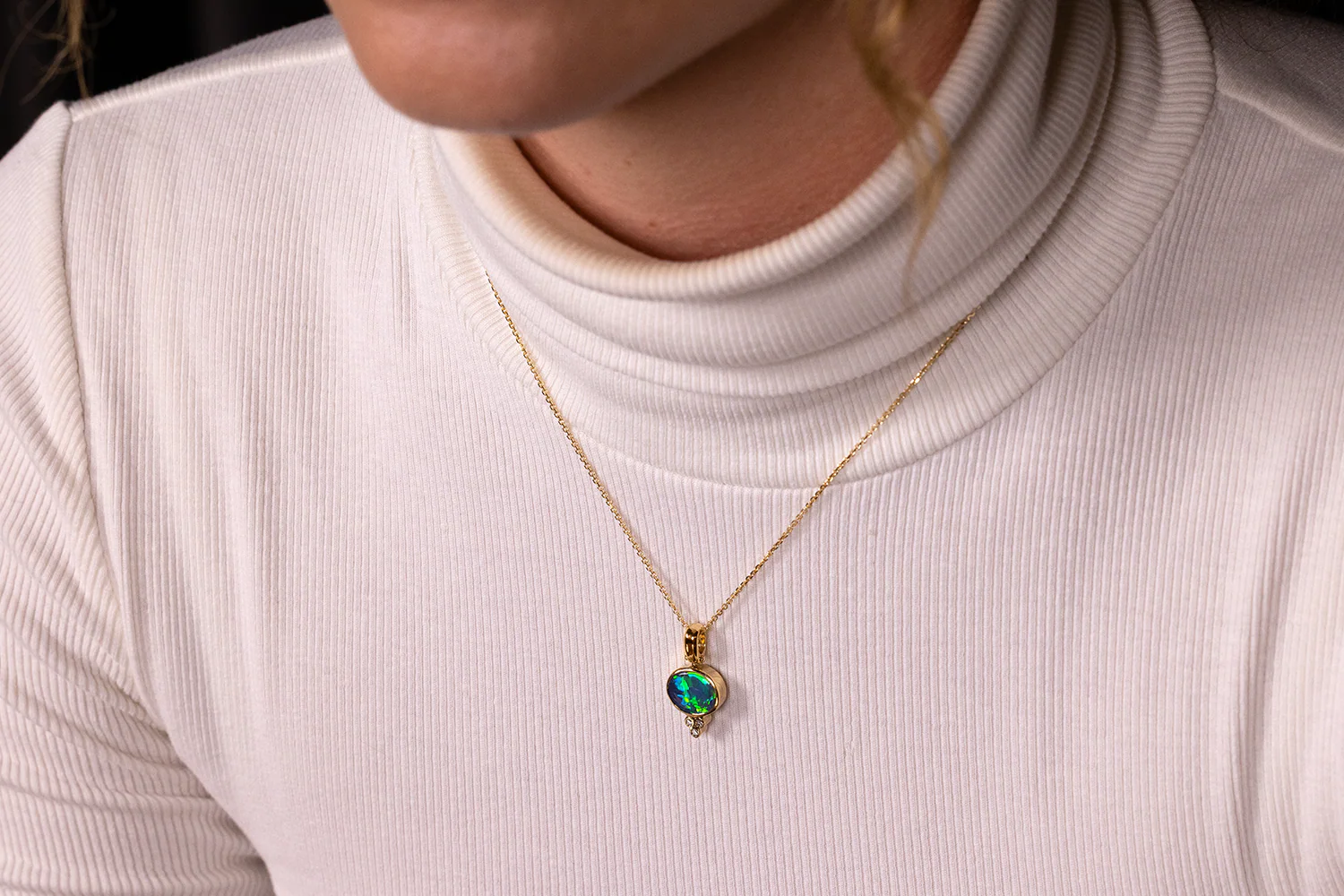 Victoria Necklace 18kt Gold with 2.38 ct Black Opal - Image 5