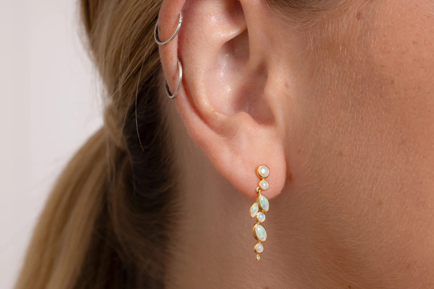 Vivienne — 18kt Yellow Gold 1.10 ct Crystal Opal Drop Earrings - Image 2